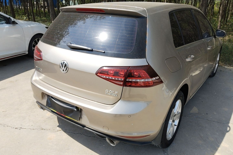 Volkswagen Golf 2017 car image #7