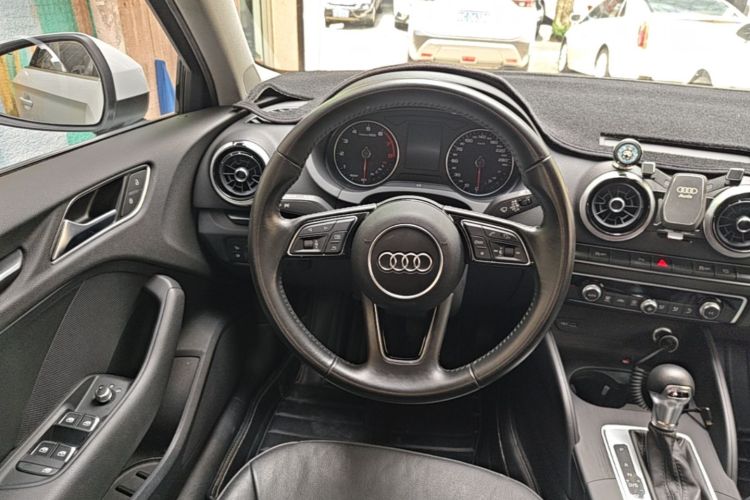 Audi A3 2018 immagine di auto #15