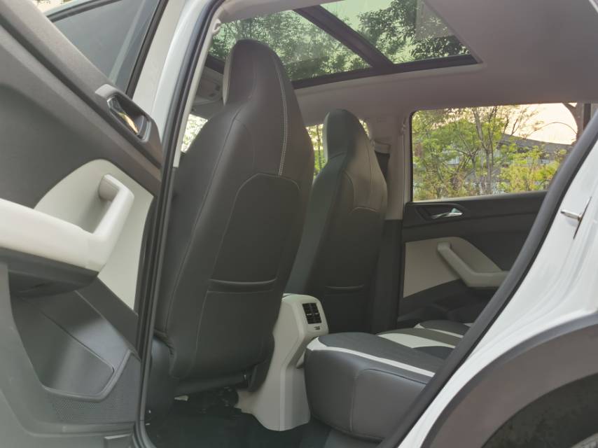 Volkswagen T-Cross 2023 car image #7