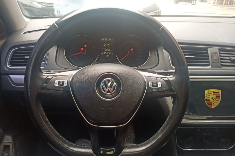 Volkswagen Lavida 2018 car image #11