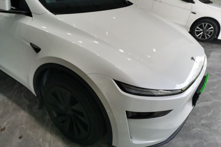 Tesla Model Y 2025 #4 Tesla Model Y 2025 car image #4