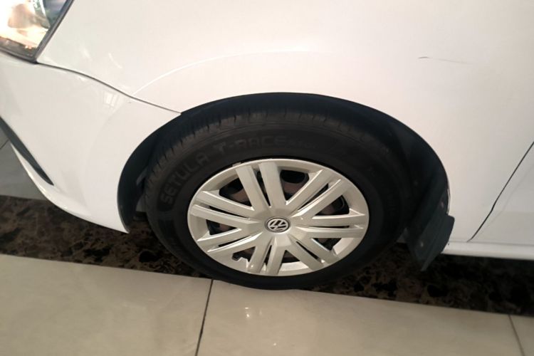Volkswagen Polo 2018 car image #3