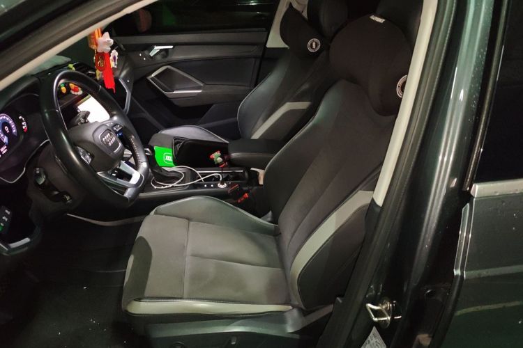 Audi Q3 2021 car image #15