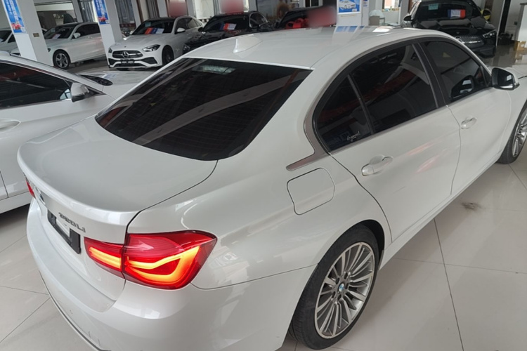 BMW 3 Series 2019 #7 BMW 3 Series 2019 car image #7