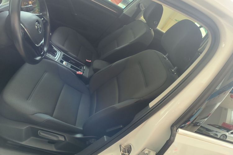 Volkswagen Golf 2017 car image #15