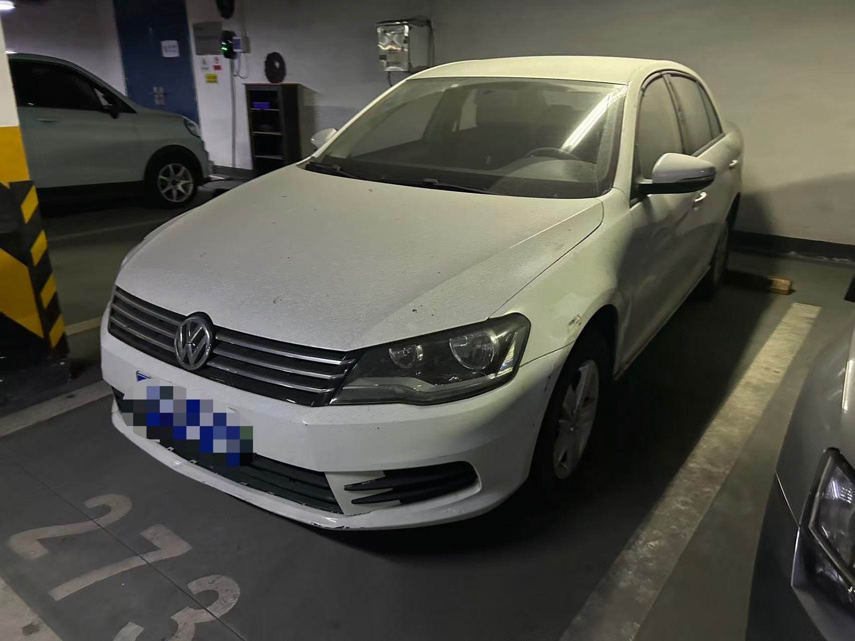 Volkswagen Bora 2013 car image 