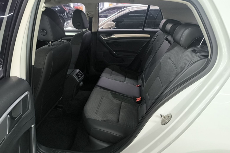 Volkswagen Golf 2019 #13 Volkswagen Golf 2019 car image #13