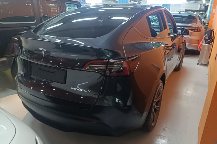 Tesla Model Y 2024 #7 Tesla Model Y 2024 immagine di auto #7