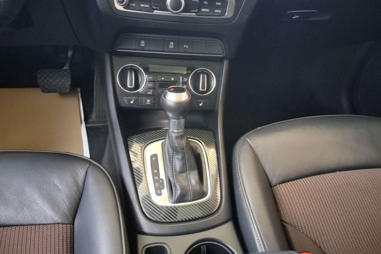 Audi Q3 2017 car image #14
