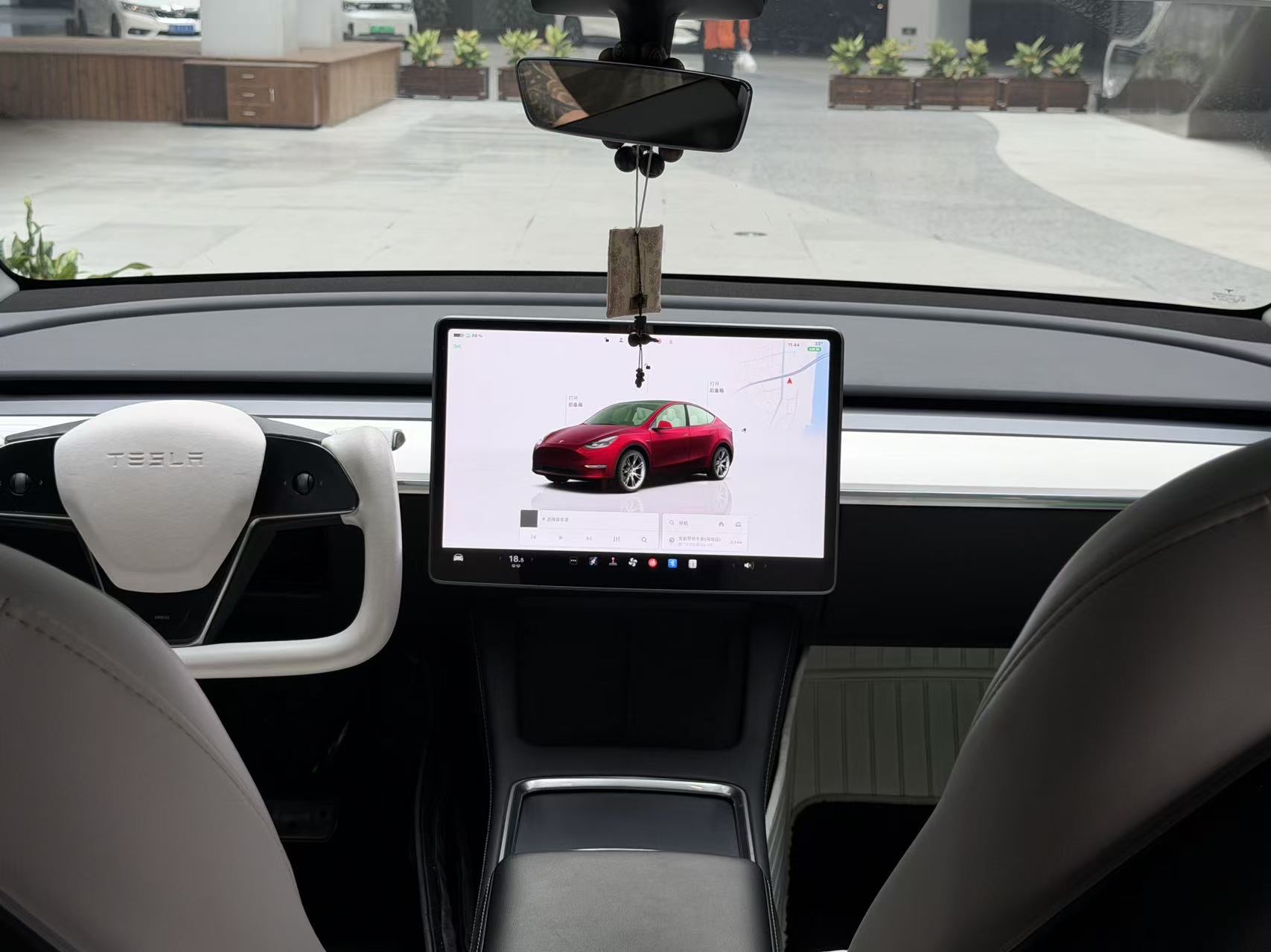 Tesla Model Y 2023 car image #6