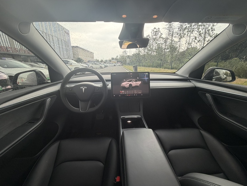 Tesla Model Y 2024 car image #5