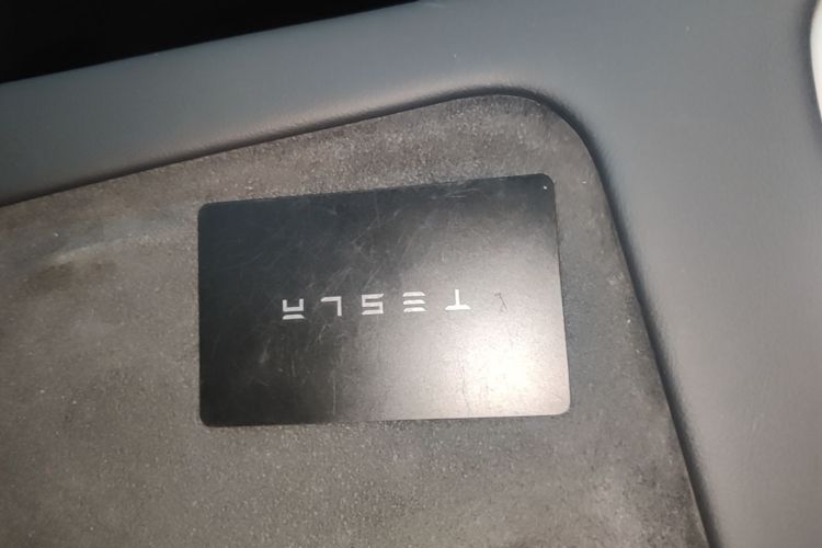 Tesla Model Y 2023 car image #9