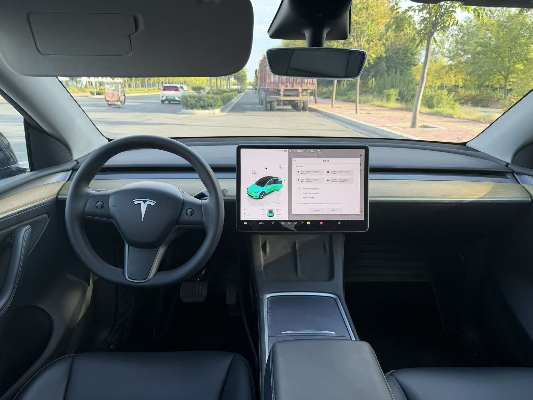 Tesla Model Y 2023 #5 Tesla Model Y 2023 car image #5