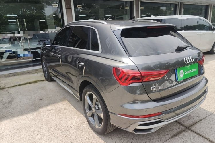 Audi Q3 2021 car image #5