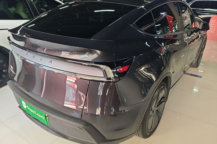 Tesla Model Y 2025 #7 Tesla Model Y 2025 car image #7