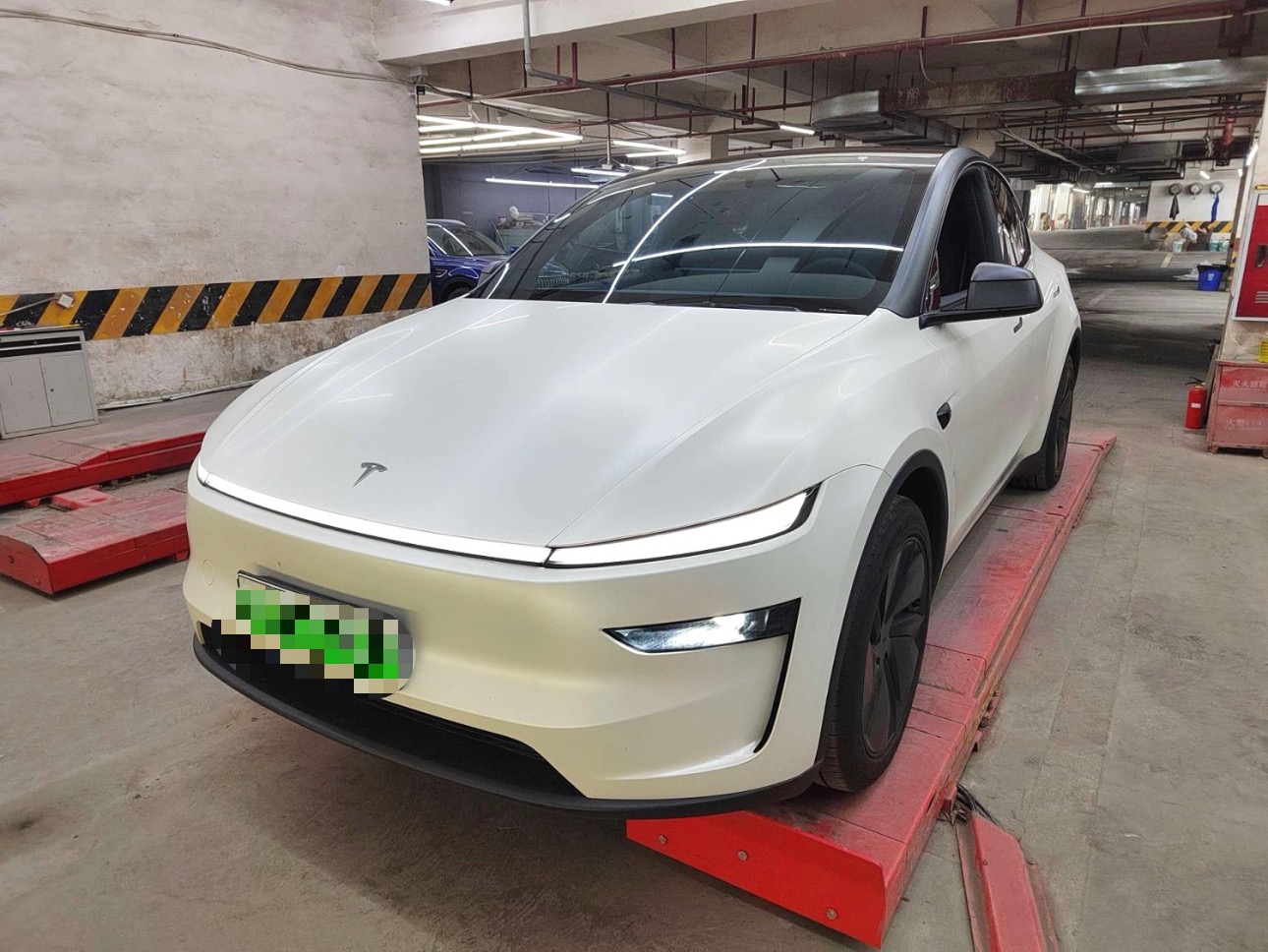 Tesla Model Y 2025 Tesla Model Y 2025 car image