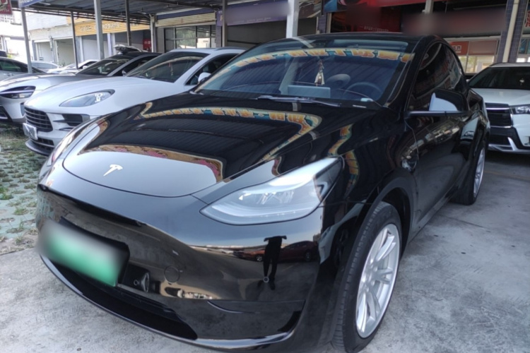 Tesla Model Y 2022 car image #2