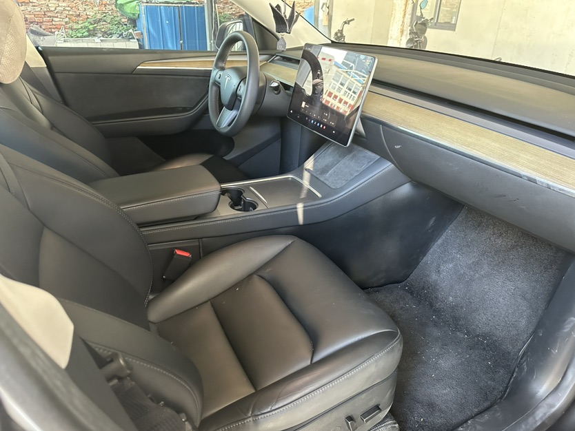 Tesla Model Y 2023 #8 Tesla Model Y 2023 car image #8