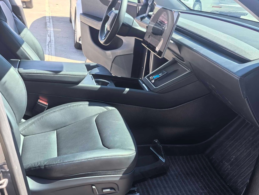 Tesla Model Y 2025 car image #6