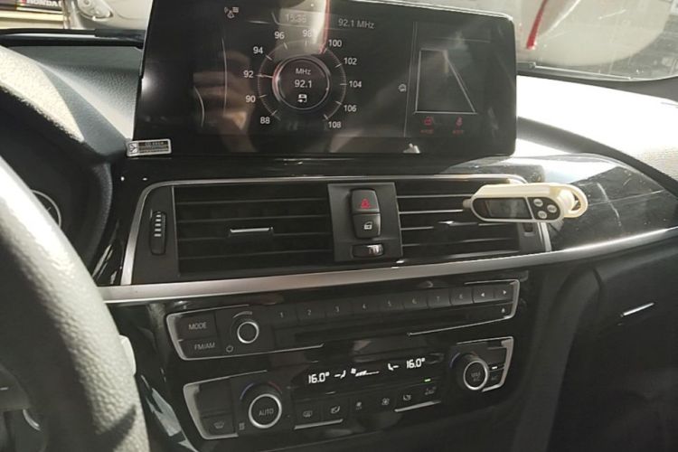 BMW 3 Series 2016 car image #17