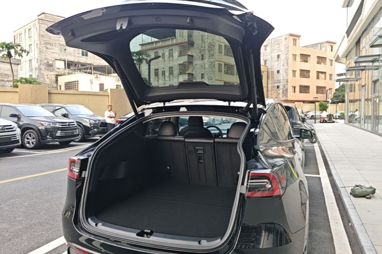 Tesla Model Y 2022 immagine di auto #21