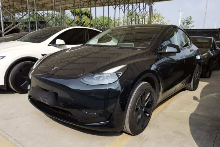 Tesla Model Y 2024 #2 Tesla Model Y 2024 immagine di auto #2