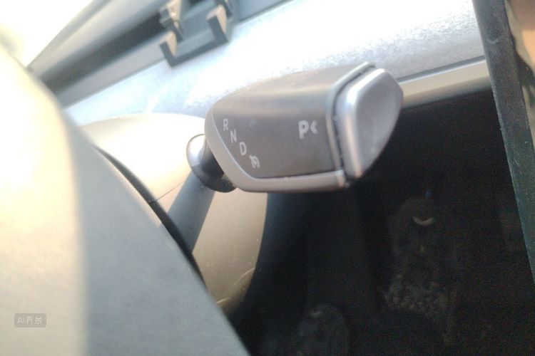 Tesla Model Y 2024 #16 Tesla Model Y 2024 car image #16