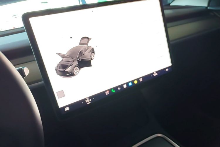 Tesla Model Y 2022 immagine di auto #13
