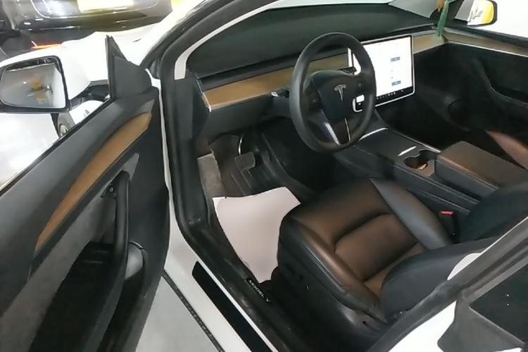 Tesla Model Y 2023 #12 Tesla Model Y 2023 car image #12