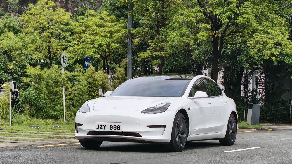 Tesla Model 3 2020 car image 