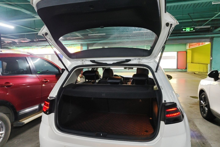 Volkswagen Golf 2020 car image #19