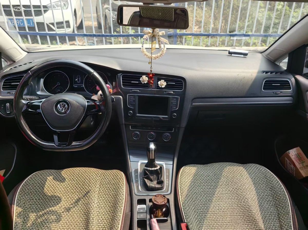 Volkswagen Golf 2017 car image #5