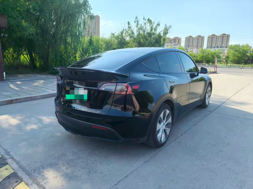 Tesla Model Y 2023 car image #4