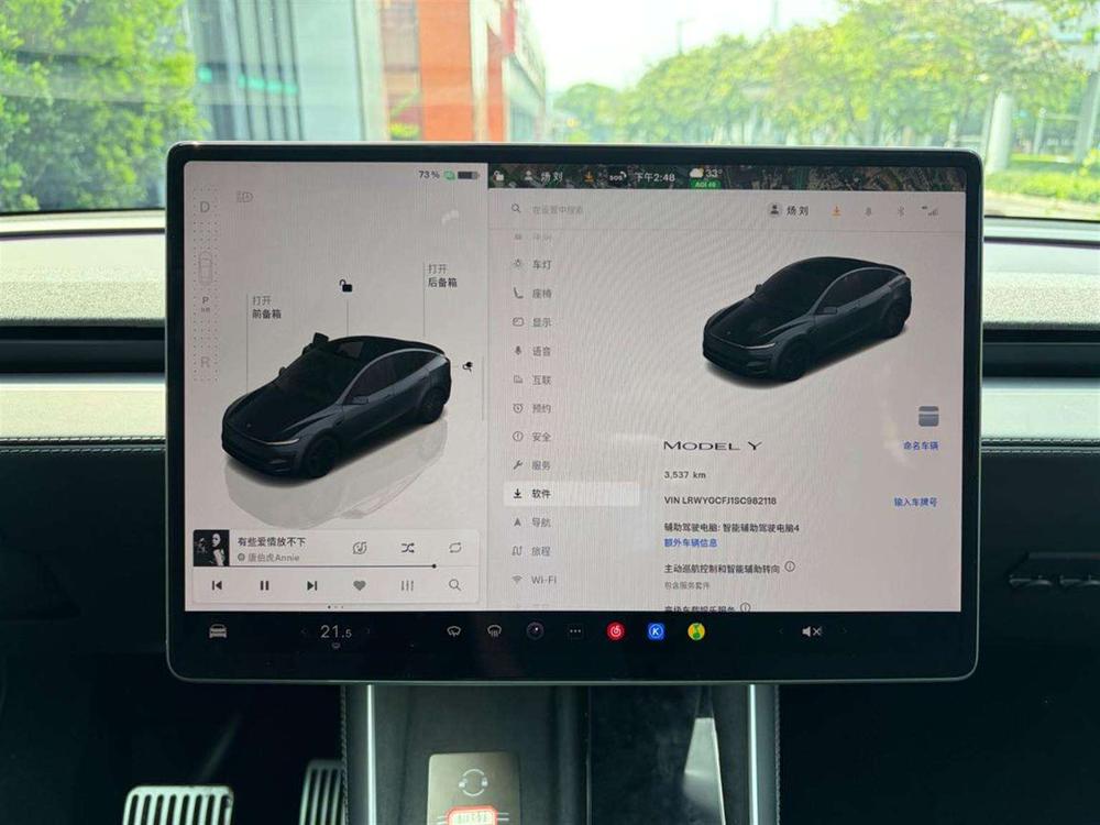 Tesla Model Y 2025 immagine di auto #8