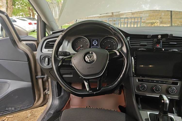 Volkswagen Golf 2015 car image #12