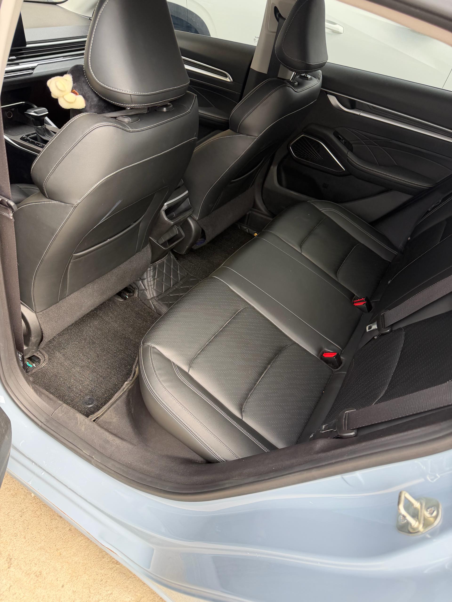 GEELY Emgrand 2023 image de voiture #4