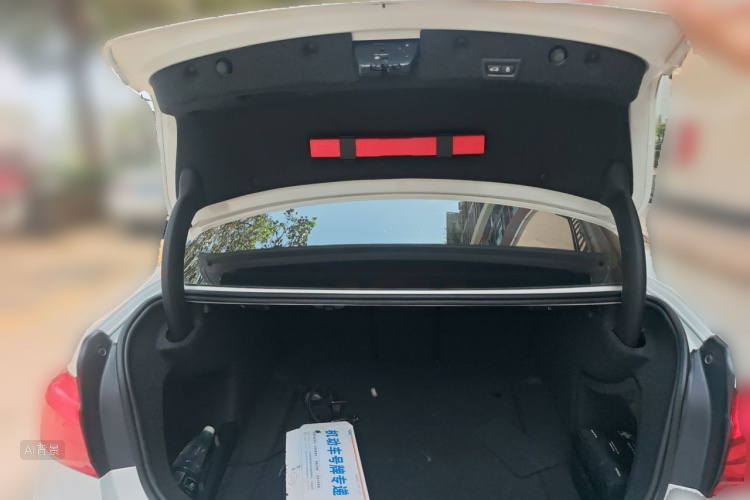 BMW 3 Series 2018 car image #21