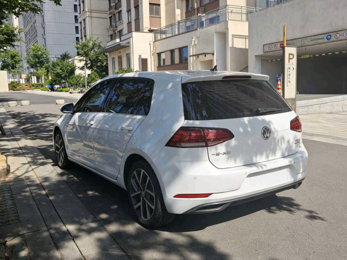 Volkswagen Golf 2020 car image #4
