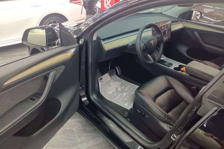Tesla Model Y 2023 #12 Tesla Model Y 2023 car image #12