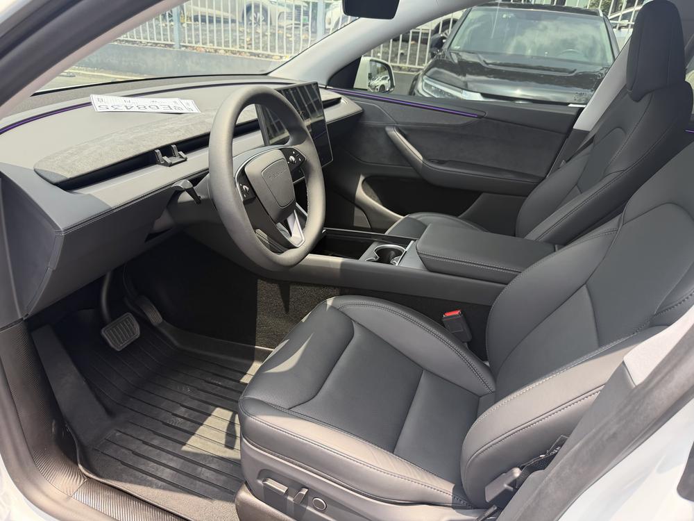 Tesla Model Y 2025 #12 Tesla Model Y 2025 car image #12