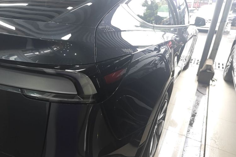 Tesla Model Y 2025 #8 Tesla Model Y 2025 car image #8