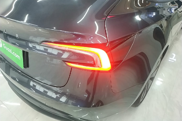 Tesla Model 3 2025 car image #8
