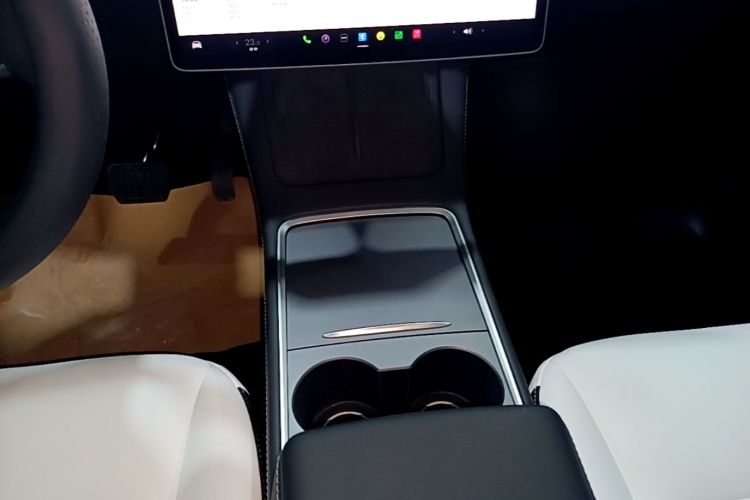 Tesla Model Y 2022 #14 Tesla Model Y 2022 car image #14