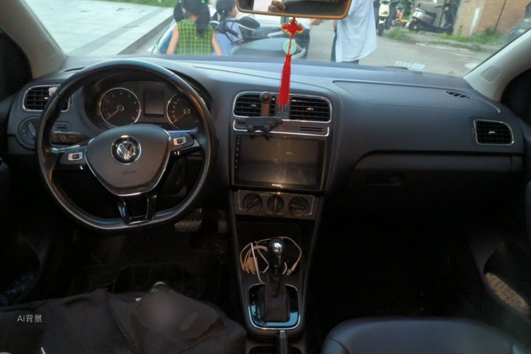 Volkswagen Polo 2016 car image #11