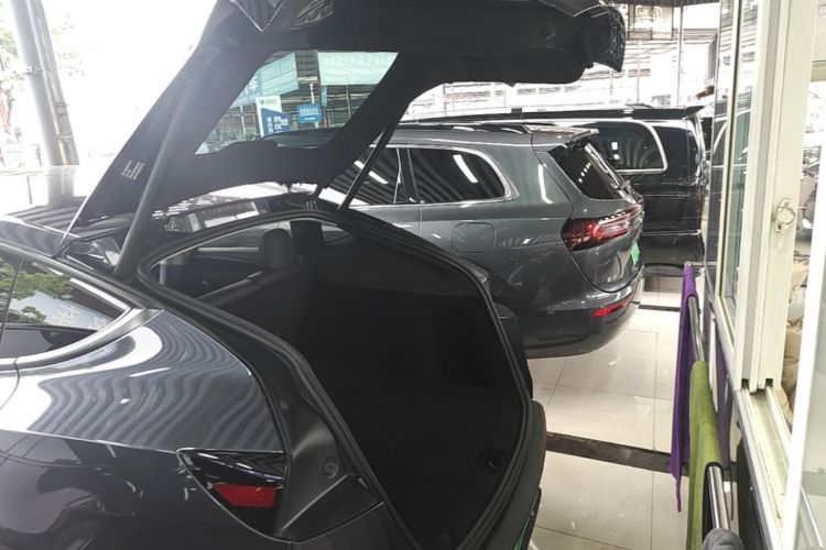 Tesla Model Y 2025 #19 Tesla Model Y 2025 car image #19