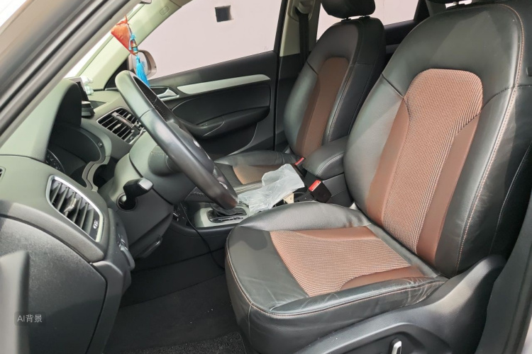 Audi Q3 2018 car image #17