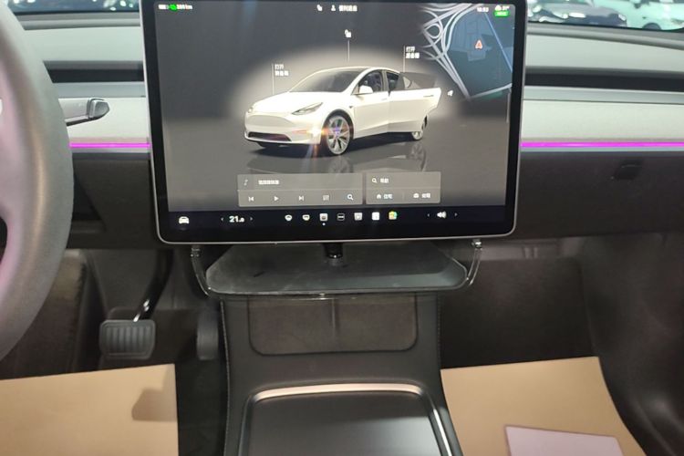 Tesla Model Y 2024 car image #13