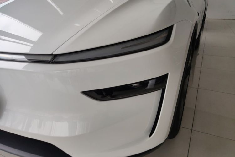 Tesla Model Y 2026 #23 Tesla Model Y 2026 car image #23