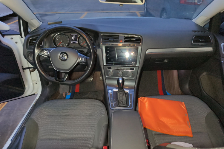 Volkswagen Golf 2020 car image #7