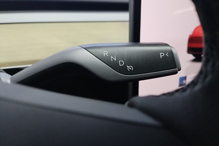 Tesla Model Y 2023 #14 Tesla Model Y 2023 car image #14